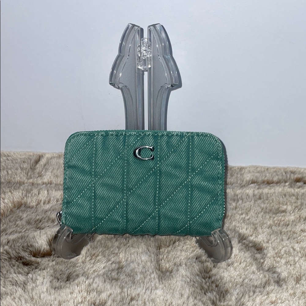 Coach Essential Small Quilted Zip Around Card Case